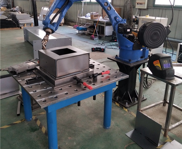 Robot welding fixture